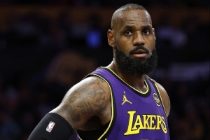 詹姆斯：今年的排名很紧凑各队你追我赶 我不会每天去看排名