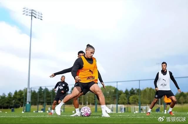 咸鱼翻身？曼城废柴突然重返25人大名单 卖不掉只能死马当活马医